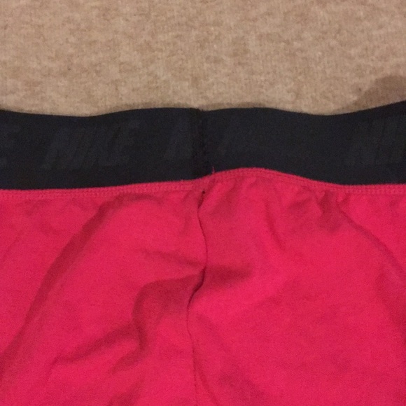 Red Nike Leggings with cutout stirrups size small - Picture 4 of 4